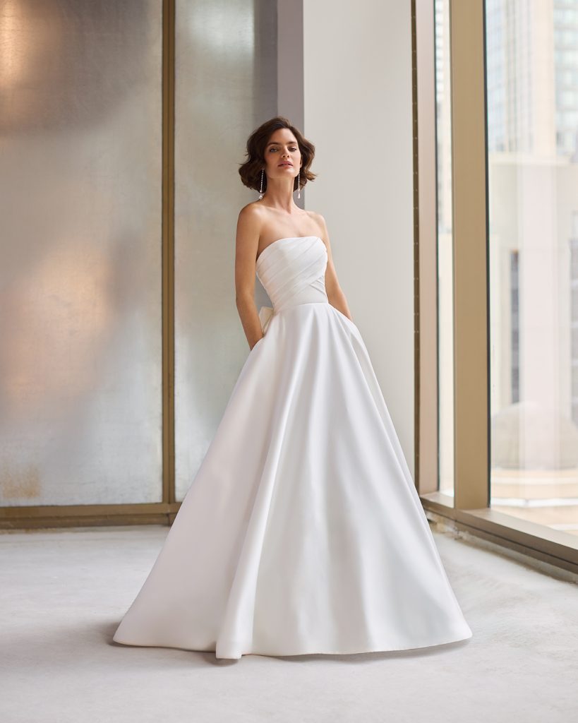 Robe de mariée Paloma Blanca chez Lilie par Dragone